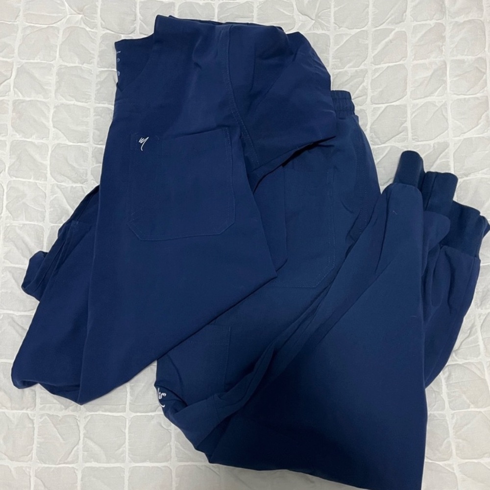 Millennials in medicine scrub set navy small and xs